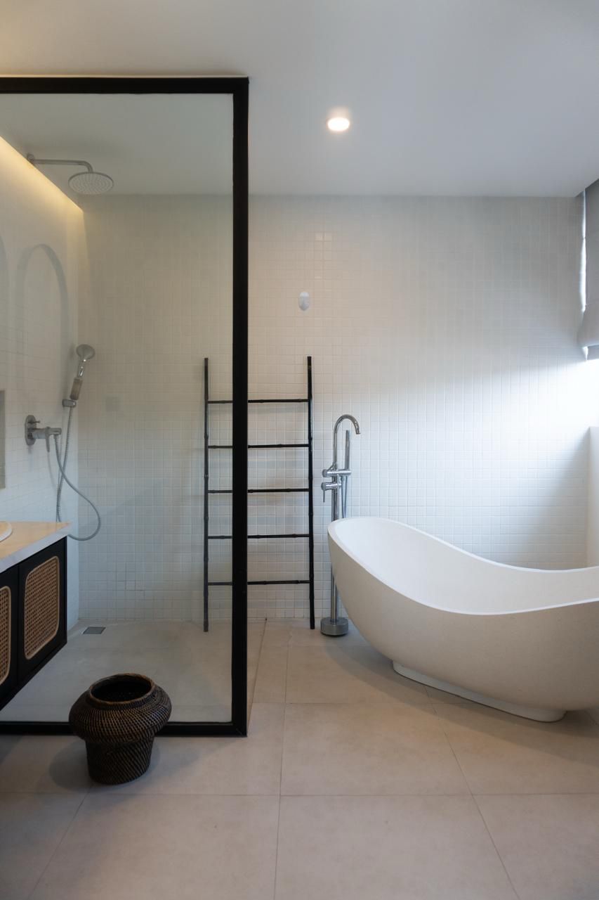 Pererenan Beach Villa For Rent – Modern Mediterranean Collage Style - Image 11