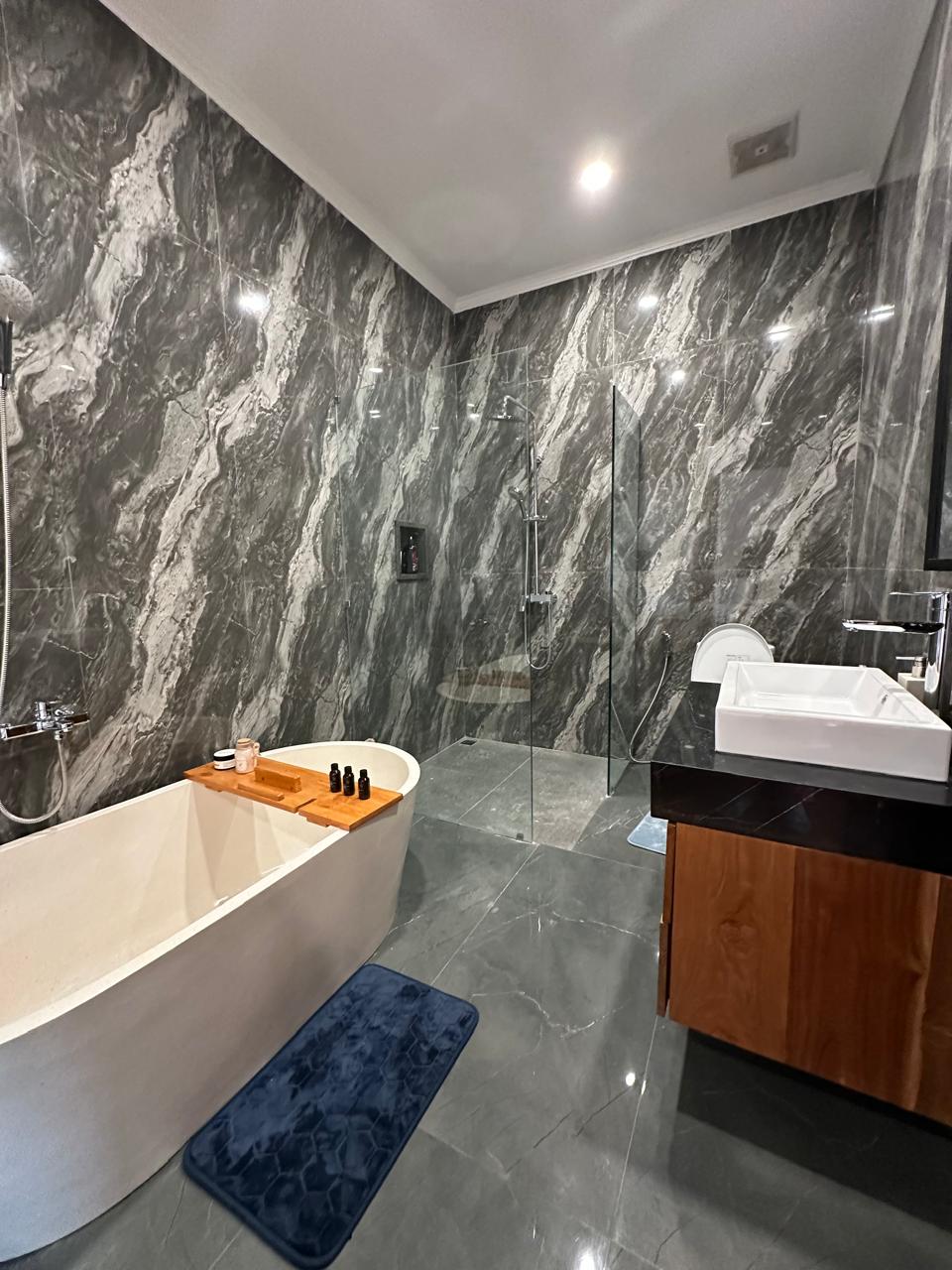 STYLISH MODERN VILLA IN TUMBAK BAYUH - Image 7