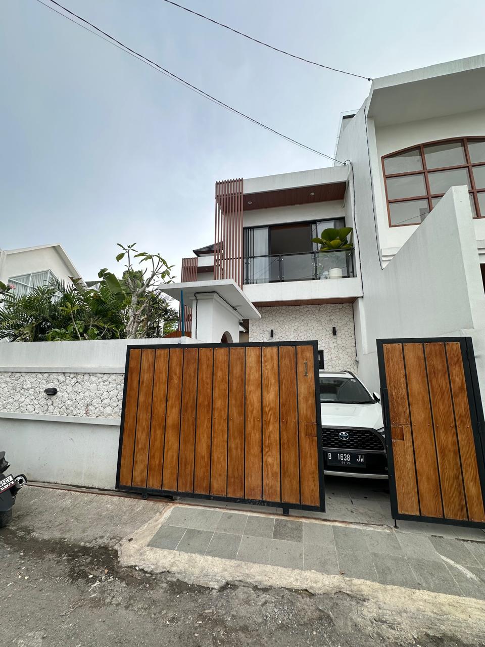STYLISH MODERN VILLA IN TUMBAK BAYUH - Image 6